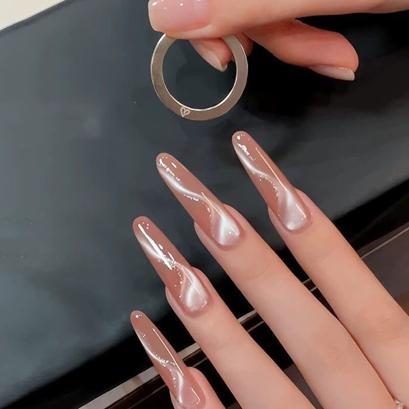 Ring cat eye nail magnet for creating ribbon effect nail designs