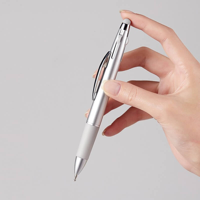 4 in 1 nail dotting pen with four interchangeable tip sizes in one ergonomic tool