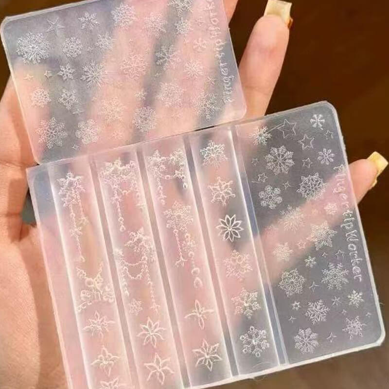 3D snowflake silicone nail art mold—reusable tool for creating winter nail charms and decorations.